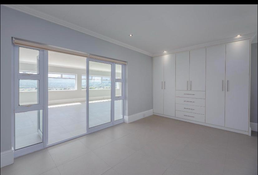 Bright & Spacious Family Home - Image 25